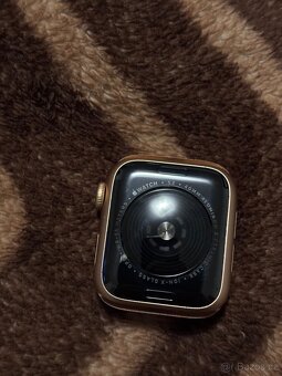 AirPods 1. generace, Apple Watch se GPS 40mm - 6