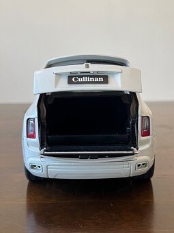 1/18 KengFai Rolls Royce Cullinan White - 6