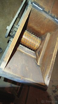 Vinařský lis a bubínkový drtič - 6