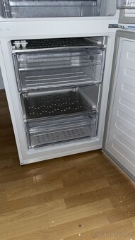 Lednice s mrazákem Beko RCSA330K30W - 6