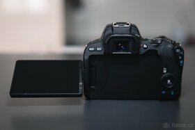 Canon 200D + Canon EF-S 18-55 f/3.5-5.6 - 6