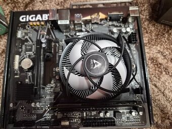 AMD Ryzen 3 3200G + Gigabyte A520M K V2 + 8GB RAM DDR4 - 6