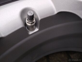 BMW X1 orig. al. disky 5x112 R17 + 225/55/17 zima - 6