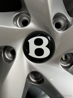 22 STŘÍBRNÁ SADA ORIGINÁLNÍCH KOLA BENTLEY BENTAYGA (4) S PN - 6