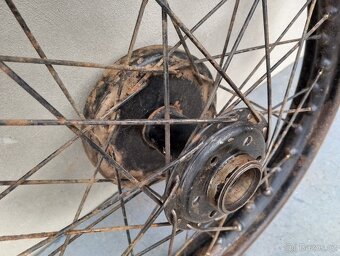 Zadní kolo na předválečné moto Bianchi - 6