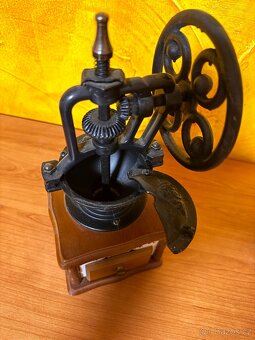 mlýnek na kafe pseudohistorický - 6