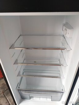 Černá lednice ETA - 6