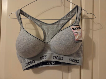 Různé oblečení za drobnost - 6