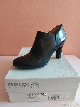Koženěné nové polobotky zn.Geox, vel.39 - 6