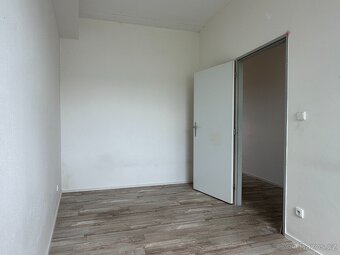 Pronájem bytu 2+kk • 44 m², Na Výsluní 2285, Staré Město - 6