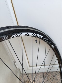 Kola Merida s plášti Hutchinson, kotoučové brzdy, kazeta - 6