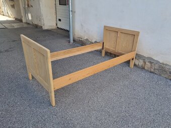 STARÁ SMRKOVÁ POSTEL PO RENOVACI - 6