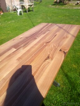 Ořechový jídelní stůl - 6