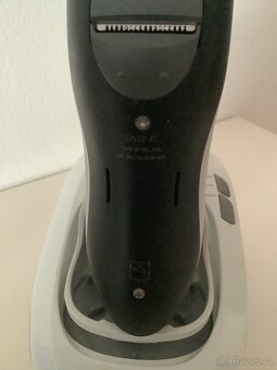 Holící strojek PHILIPS SPEED s čistící základnou - 6