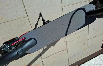 Prodám elektrokoloběžku Sencor S30, TOP stav - 6
