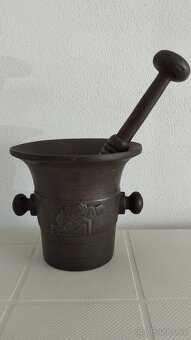 Starý válečný litinový hmoždíř s dělem a rokem 1914-1917 - 6