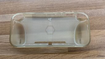 Nintendo Switch Lite žlutý + obal + grip + adaptér - 6