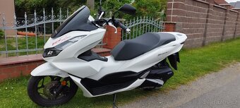 Honda PCX 125 .2022.. najeto 2900km - 6