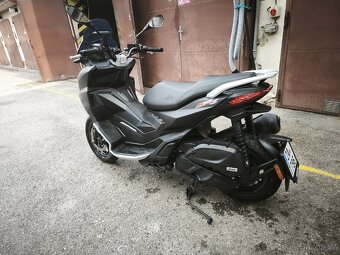 Aprilia SR GT 125 - 6