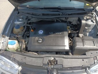 VW Golf 1.6 - 6