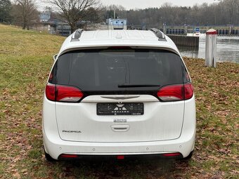 Chrysler Pacifica - 6