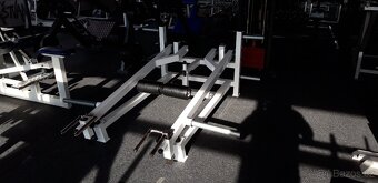 Posilovací stroje typu Hammer - 6