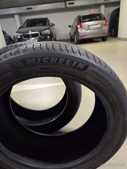 Michelin 235/45 R18 - 6