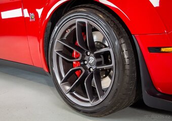 Dodge challenger 6,4 - 6