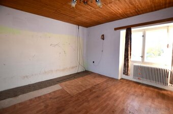 Prodej rodinného domu k rekonstrukci s hospodářským zázemím - 6