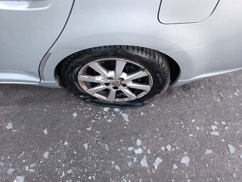 Toyota Avensis kombi 2.0d 2009 - 6