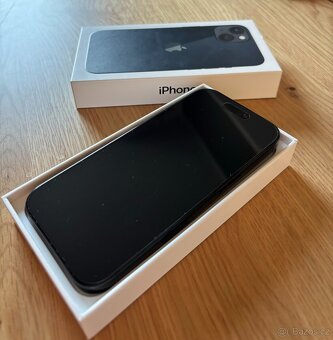 Apple iPhone 16 Pro 256 GB černý titan - 6
