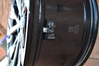5x114,3 R18 Hliníkové disky Originál Lexus NR - 6