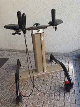 hydraulické zvedací chodítko s brzdami - 6