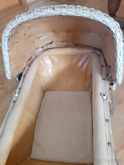 Proutěný kočárek na panenky - 6