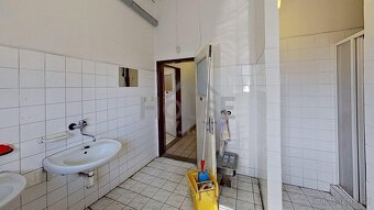 Pronájem kanceláře s vlastním zázemím a parkovištěm m2 - Be - 6