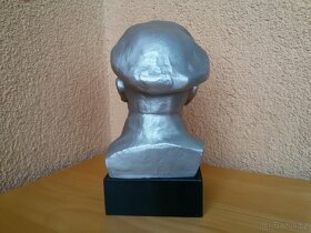 Busta V. I. LENINA z kovu, na podstavce. - 6