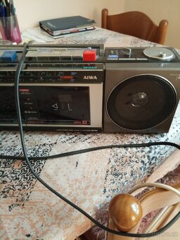 Radiomagnetofon značky AIWA - 6