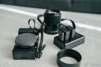 Sony ZV-E10 + Sigma 30mm f/1.4 DC DN | C + 3 baterie + nabíj - 6