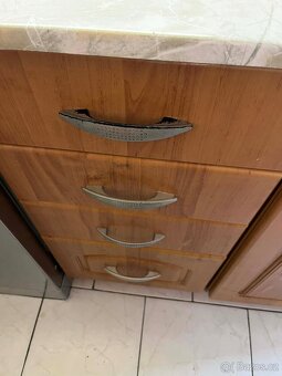 Kuchyňská linka + skříňky - 6