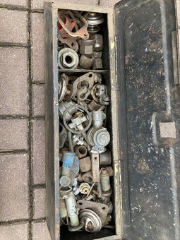 Plechové bedýnky s díly - 6