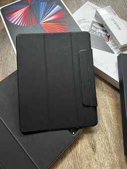 iPad Pro M1 12,9" WiFI + Celular - 6