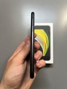 iPhone SE 2020, 64 GB, černý – pěkný stav - 6
