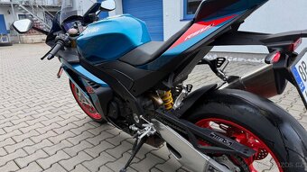Aprilia RSV4 1100 - TOP STAV, malý nájezd - 6