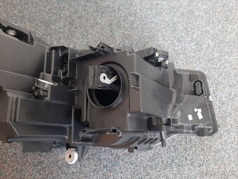 Předni leve světlo BMW G20 - 6