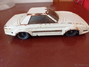 Plechové autíčko a jiné hračky - 6