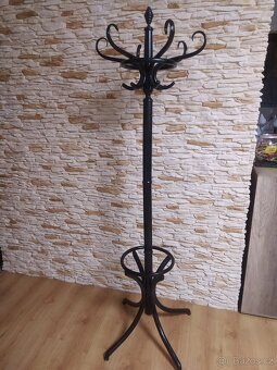 DŘEVĚNÝ VĚŠÁK - 6