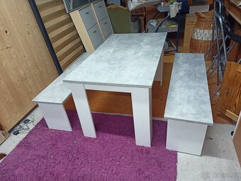 Prodám hezkou jídelní sestavu-stůl+2 x lavice - 6