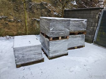 Dlažba velice zachovalá 40m2 - 6