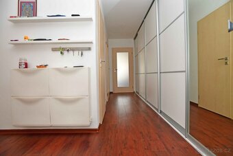 Pěkný byt 3+kk, 62m2, 3,patro, terasa, garáž - 6