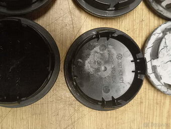 12 X STŘEDOVÉ POKLIČKY ORIGINÁL VW - 6